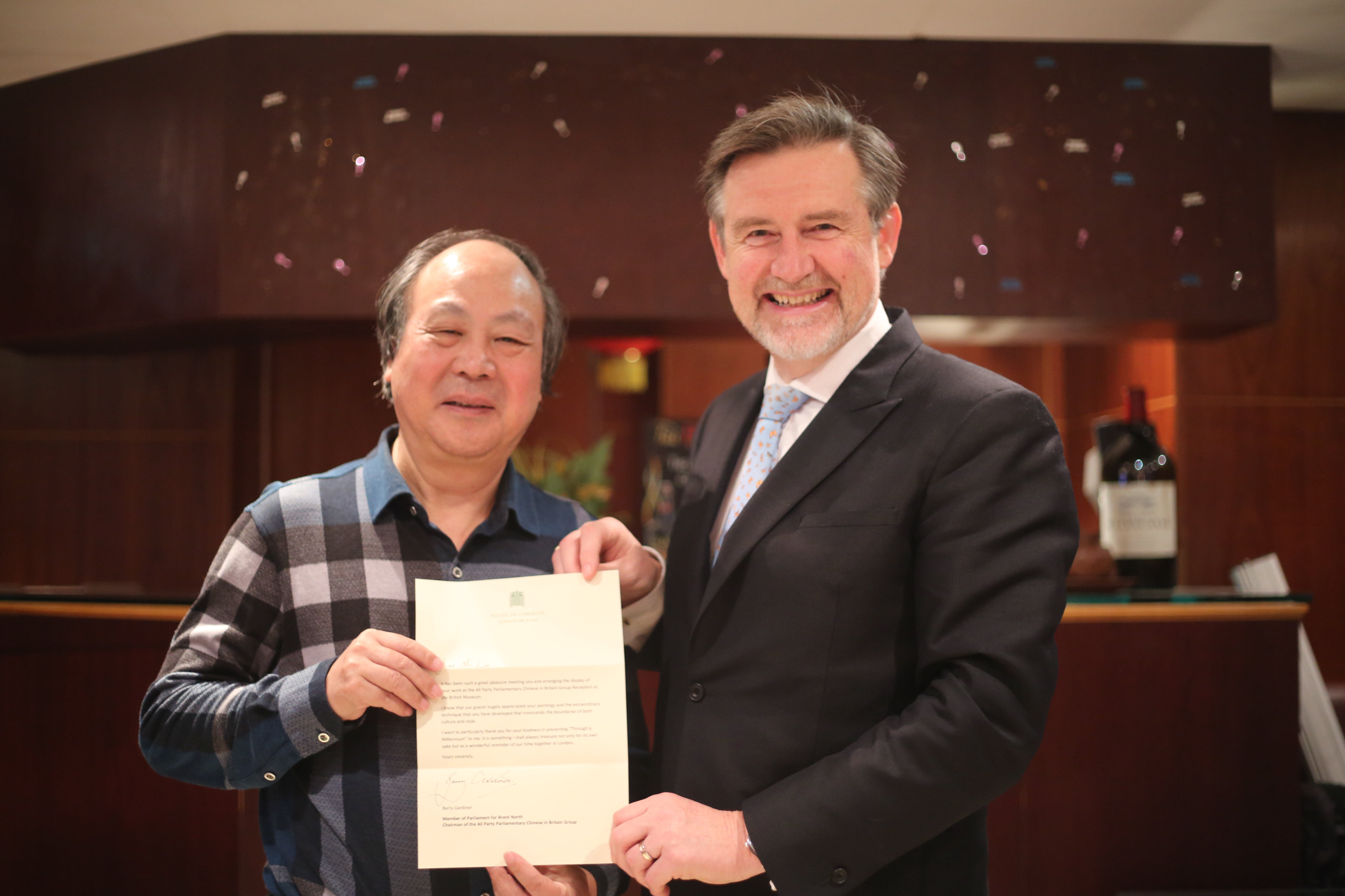 英国国会议员Barry Gardiner MP 亲自将英国国会的感谢信送给刘佑局