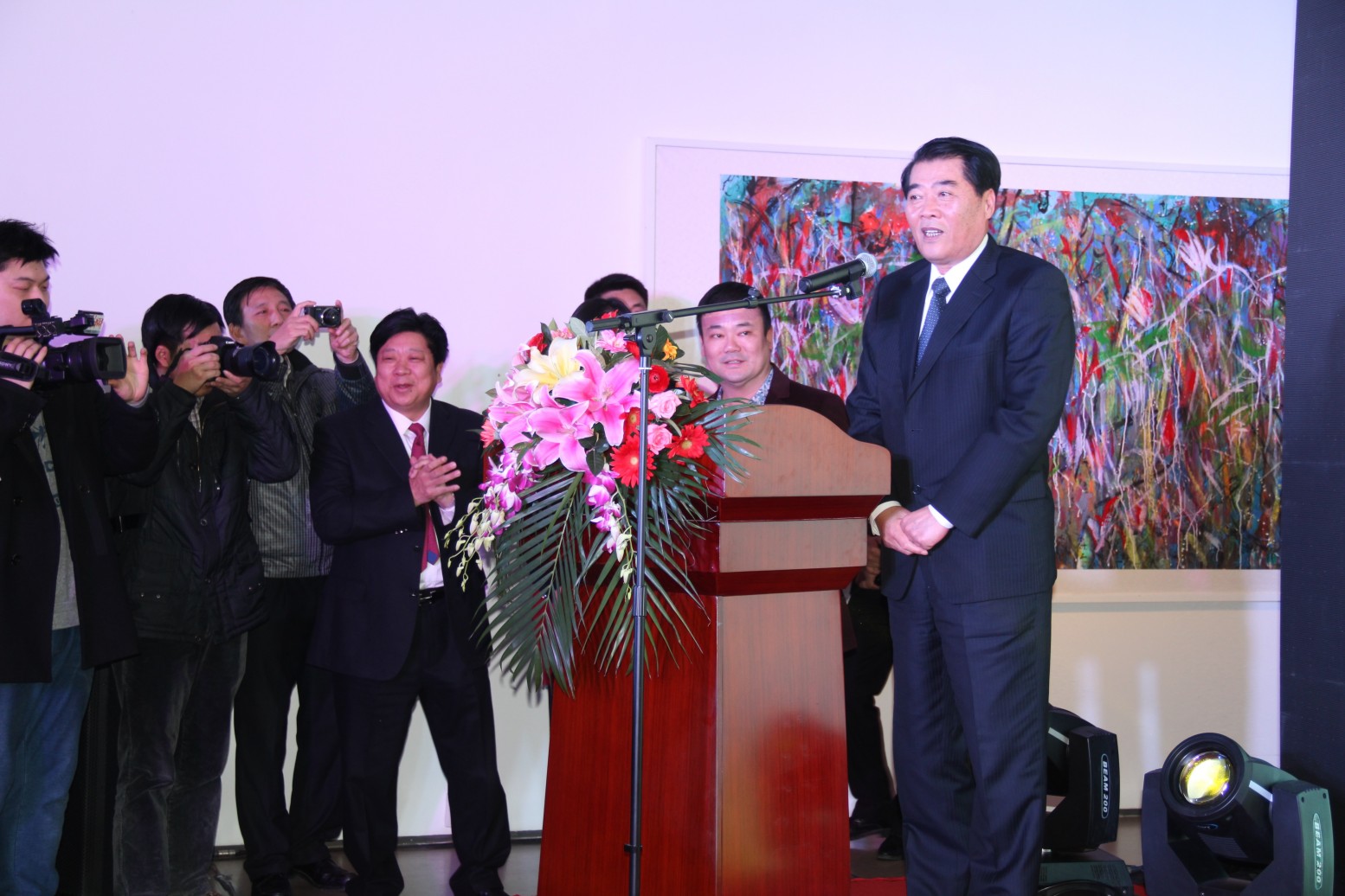 时任广东省人大常委会主任欧广源为刘佑局展览致辞