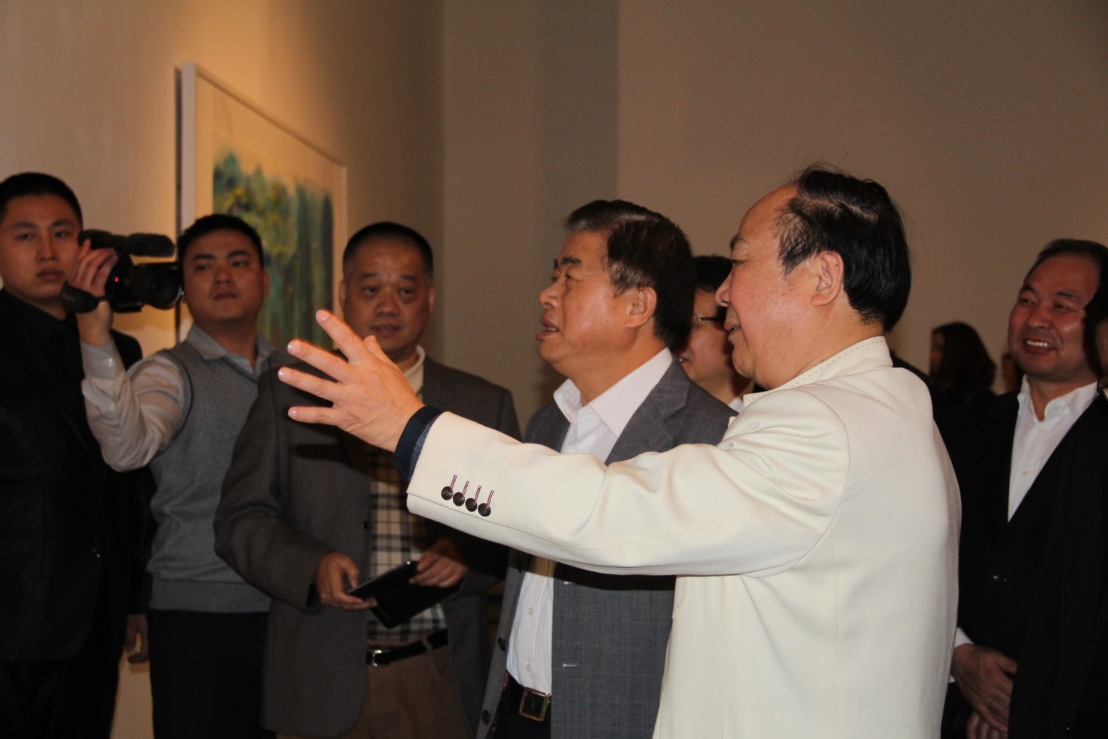 原广东省省长黄华华参观刘佑局画展